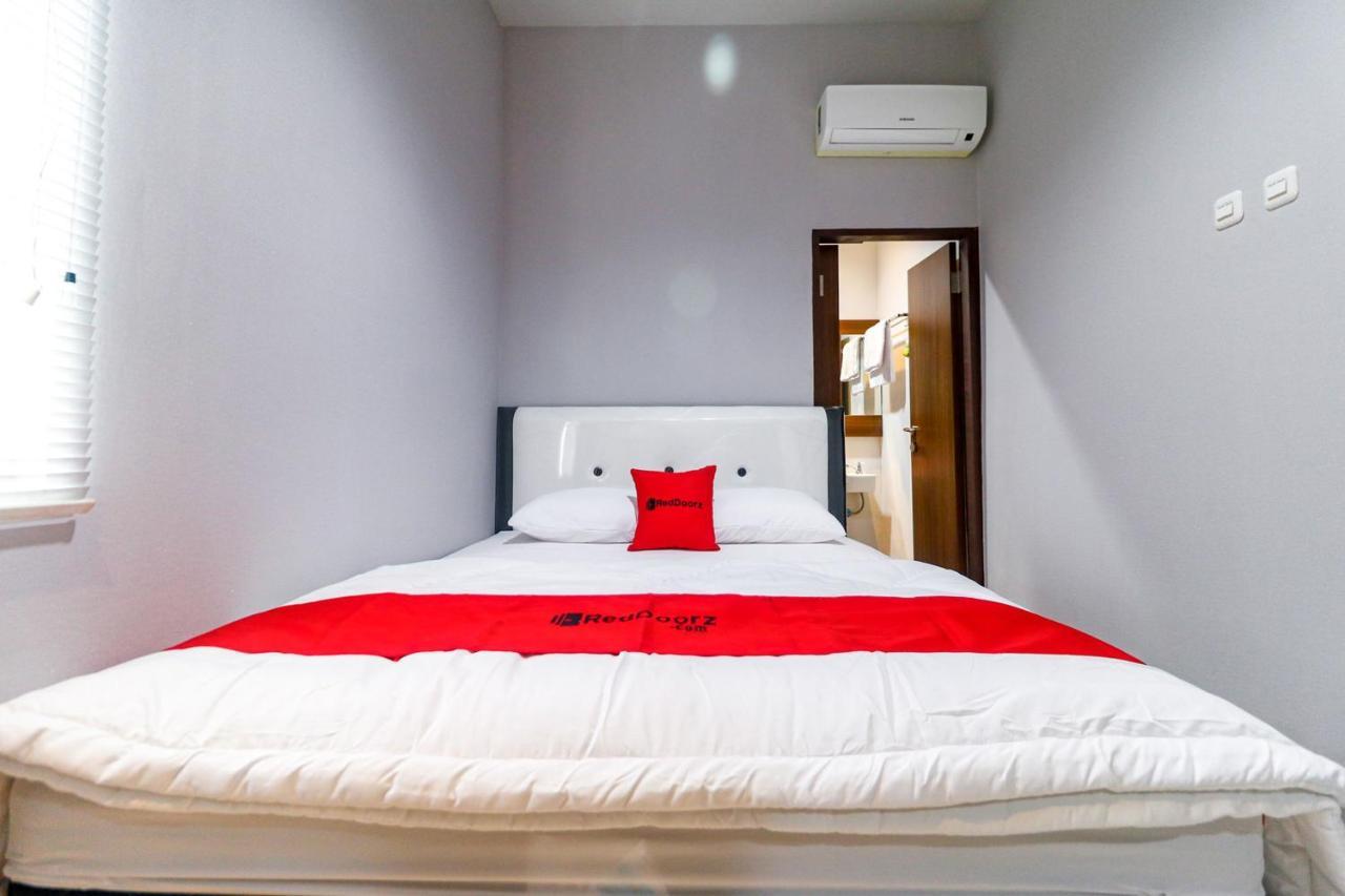 Reddoorz Near Kebon Jeruk Τζακάρτα Εξωτερικό φωτογραφία